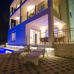  Villa Luxury Star Lights - Heated Pool, Hot Tub, Gym, Billiard Croatia